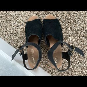 Black wedges